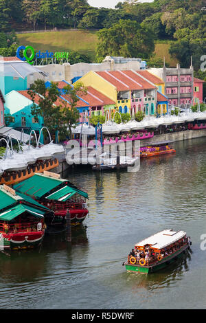 The Singapore River flows past Clarke Quay, a new area of nightlife restaurants and bars, Sinapore, South East Asia Stock Photo