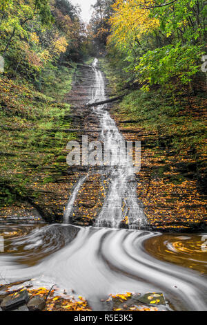 Excelsior Falls is a tall, cascading waterfall in secluded Excelsior Glen on Seneca Lake not far from Watkins Glen, New York. At well over one hundred Stock Photo