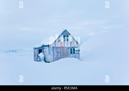 House in snow, Tiniteqilaq, E. Greenland Stock Photo