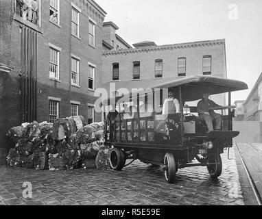 Industries of War - Cloth - Cotton Pickers - MANUFACTURING COTTON CLOTH AT AMOSKEAG Manufacturing CO. PLANT, MANCHESTER, New Hampshire. Cotton bales being delivered to picker rooms by auto trucks Stock Photo