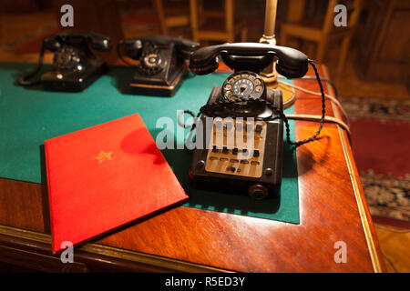 Russia, Moscow, Izmailovo-area, Stalins Bunker, formerly top secret bunker of World War Two Soviet Leader, desk  of Joseph Stalin Stock Photo