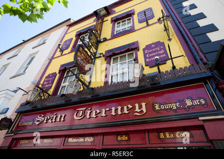 Republic of Ireland, County Tipperary, Clonmel, Pub Frontage Stock Photo