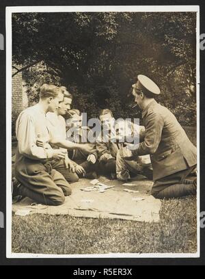 British soldiers at play [France]. Soldiers playing cards. 1915. Record of the Indian Army in Europe during the First World War. 20th century, 1915. Gelatin silver prints. Source: Photo 24/(320). Author: Girdwood, H. D. Stock Photo