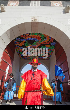 South Korea, Seoul, Gyeongbokgung Palace, Ceremonial Guards in Traditional Uniform Stock Photo