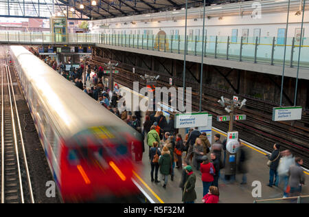 UK, England, London, Earls Court Underground Station, District Line platforms Stock Photo