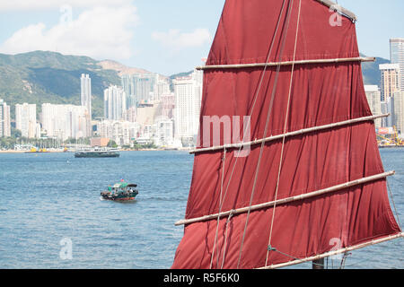 Chinese sailing ship in Hong Kong Victoria Habour Stock Photo