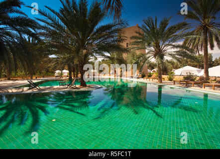 Tunisia, Ksour Area, Ksar Ghilane, Hotel Pansea, swimming pool Stock Photo
