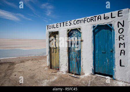 Tunisia, The Jerid Area, Tozeur, salt lake at Chott el Jerid, roadside toilet block Stock Photo