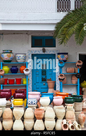 Tunisia, Cap Bon, Nabeul, biggest Tunisian ceramics center, pottery shop Stock Photo