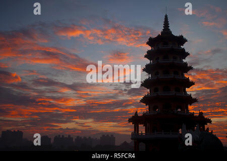 Taiwan, Kaohsiung, Lotus pond, Dragon and Tiger Tower Temple at sunrise Stock Photo