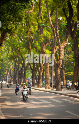 Tree lined boulevard in the Ba Dinh district, Hanoi, Vietnam Stock Photo