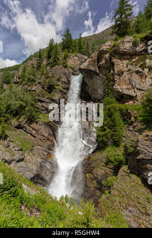 near Cogne, Valle d'Aosta, Italy.  Lillaz waterfall (Cascate di Lillaz) in the Parco Nazionale del Gran Paradiso (Gran Paradiso National Park). Stock Photo