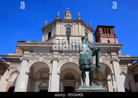 Basilica of San Lorenzo, Chiesa di San Lorenzo Maggiore and statue Constantin, Milan, Lombardy, Italy Stock Photo