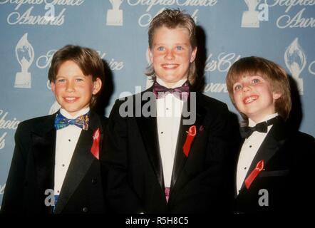 Zachery Ty Bryan Shares #TBT Pics With Jonathan Taylor Thomas