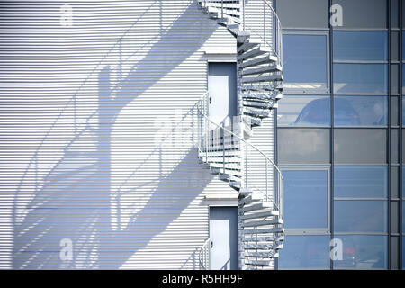 Wendeltreppe wirft Schatten Stock Photo