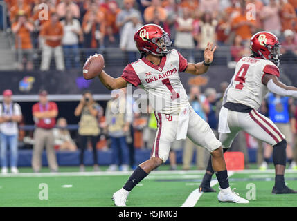 December 1, 2018: Oklahoma Sooners Quarterback Kyler Murray (1) Hold 