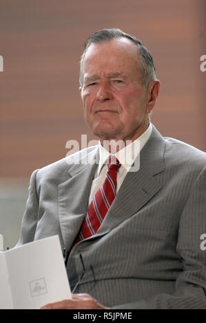 File. 30th Nov, 2018. GEORGE H.W. BUSH, a patrician New Englander whose presidency soared with the coalition victory over Iraq in Kuwait, but then plummeted in the throes of a weak economy that led voters to turn him out of office after a single term, has died. He was 94. Pictured: May 31, 2007 Charlotte, NC; USA, Former President GEORGE HERBERT WALKER BUSH makes remarks at the ceremony for the library dedication service for Evanglist Billy Graham that took place in his hometown of Charlotte. The library chronicles the life and teachings of the legendary Evanglist Graham. The ceremony Stock Photo