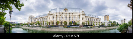 September 22, 2017 Bucharest/Romania - Panoramic view of Palace of Justice in downtown Bucharest reflected in Dambovita River; dramatic cloudy sky in  Stock Photo