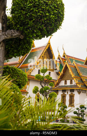 Amarindra Winitchai Hall sweeping roofs at the Grand Palace in Bangkok, Thailand. Stock Photo
