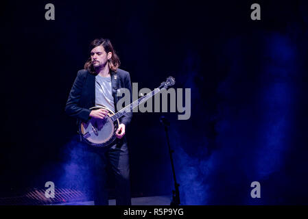 Leeds, UK. 1st December 2018. Ted Dwane, Ben Lovett, Marcus Mumford and Winston Marshall of Mumford and Sons perform at the Leeds Arena on their 'Delta ' world tour 01/12/2018 Credit: Gary Mather/Alamy Live News Stock Photo