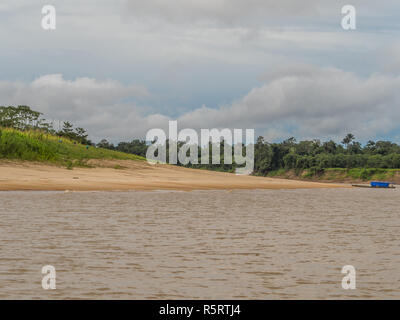 Beautiful sandy beach in Amazon jungle, during the low water season. Amazonia. Selva on the border of Brazil and Peru. South America. Dos Fronteras. Stock Photo