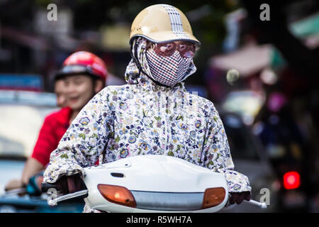 Vietnam smog mask hi-res stock photography and images - Alamy