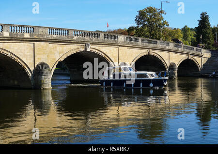 Henley Bridge over the River Thames, Henley on Thames, Oxfordshire, England United Kingdom UK Stock Photo