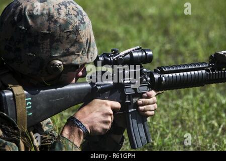 A U.S. Army mechanic with Headquarters Company, 1st Brigade Special ...