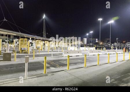 pedestrian crossing ysidro san cbp officials alamy denmark josh port entry northbound processing suspended temporarily facility traffic vehicle