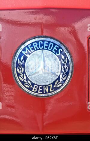 Jubek, Deutschland. 01st July, 2018. The Mercedes-Benz logo with laurel wreath on an old L 911 truck of the fire department at a vintage car meeting in Jubek. | usage worldwide Credit: dpa/Alamy Live News Stock Photo