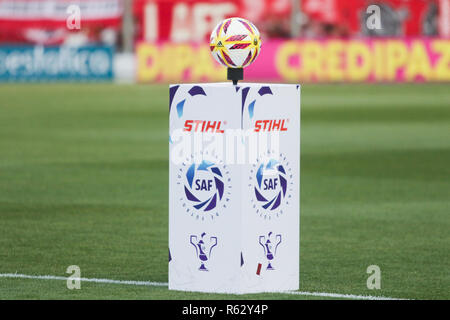 Buenos Aires, Argentina. 3rd Dec 2018. Ball exposed before the match of Superliga Argentina between INDEPENDIENTE and BOCA JRS) on Libertadores de America Stadium on Buenos Aires, Argentina. ( Credit: Néstor J. Beremblum/Alamy Live News Stock Photo