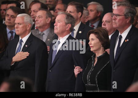 Washington, United States Of America. 03rd Dec, 2018. U.S. Vice President Mike Pence, former President George W. Bush, former first lady Laura Bush and former Florida Governor Jeb Bush watch as the casket of former President George H.W. Bush arrives to lie in state in the U.S. Capitol Rotunda in Washington, U.S., December 3, 2018. REUTERS/Jonathan Ernst/Pool | usage worldwide Credit: dpa/Alamy Live News Stock Photo