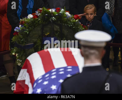 Washington, District of Columbia, USA. 3rd Dec, 2018. Stephen G. Leighton Jr. salutes as he pays his respects to former US President George H. W. Bush as he lies in state in the US Capitol's rotunda December 3, 2018 in Washington, DC. - The body of the late former President George H.W. Bush travelled from Houston to Washington, where he will lie in state at the US Capitol through Wednesday morning. Bush, who died on November 30, will return to Houston for his funeral on Thursday. (Photo by Brendan SMIALOWSKI/AFP) Credit: Brendan Smialowski/CNP/ZUMA Wire/Alamy Live News Stock Photo