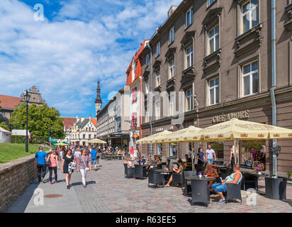 Cafes and shops on Harju in the historic Old Town (Vanalinn), Tallinn, Estonia Stock Photo
