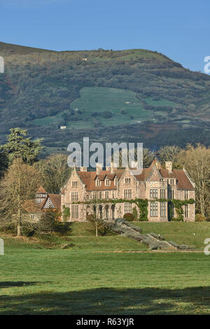 Palace of the Hornillos, Palace of the Fraguas in English picturesque style in Arenas de Iguña, Cantabria, Spain Stock Photo