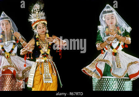 Women performing Manipuri dance Stock Photo: 53666015 - Alamy