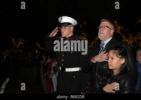 Houston, USA. 3rd Dec, 2018. A soldier and his family attend a ceremony honoring the life of former U.S. President George H.W. Bush, who passed away on Nov. 30 at the age of 94, in Houston, Texas, the United States, Dec. 3, 2018. Credit: Steven Song/Xinhua/Alamy Live News Stock Photo