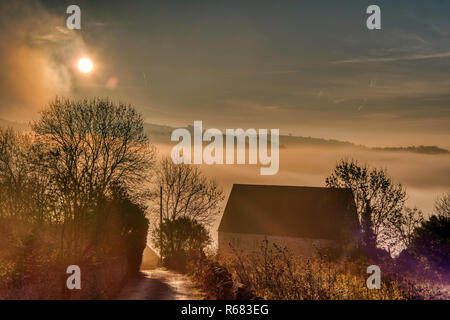 Wirksworth, UK. 03rd Dec, 2018. UK Weather: spectacular sunrise with cloud inversion at the star disc above Wirksworth in the Derbyshire Dales, Peak District National Park Credit: Doug Blane/Alamy Live News