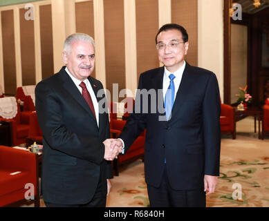 Beijing, China. 4th Dec, 2018. Chinese Premier Li Keqiang (R) meets with Speaker of the Grand National Assembly of Turkey Binali Yildirim in Beijing, capital of China, Dec. 4, 2018. Credit: Pang Xinglei/Xinhua/Alamy Live News Stock Photo