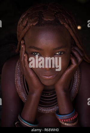 Portrait of a Himba tribe young woman, Cunene Province, Oncocua, Angola Stock Photo