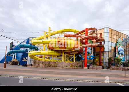 blackpool-uk-blackpool-sandcastle-waterpark-on-south-beach-south-shore