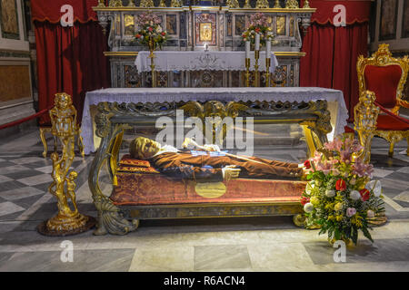 Saint, coffin, Chiesa Tu San Domenico Soriano, Piazza Dante, Naples, Italy, Heiliger, Sarg, Chiesa di San Domenico Soriano, Neapel, Italien Stock Photo