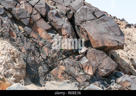 dolerite dyke, igneous rocks, Welwitschia drive