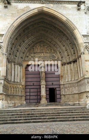 13th century double doors entrance to cathedral st omer, Enclave Notre Dame, Saint Omer, Pas de Calais, Hauts de France, France Stock Photo