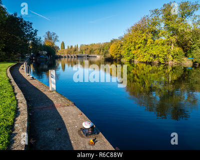 Caversham Lock and Weir Viewed from Kings Meadow, Reading, Berkshire, England, UK, GB. Stock Photo