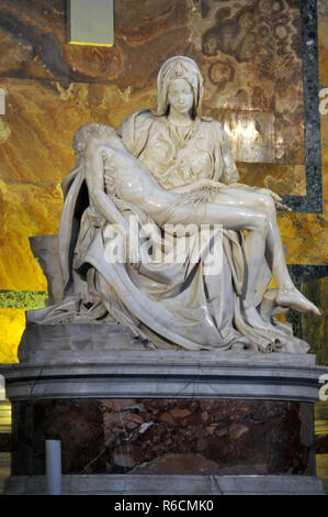 Italy, Lazio, Rome, Vatican, Michelangelo'S Pieta In The Saint Peter'S Basilica Stock Photo