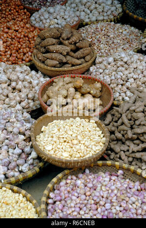 Vietnam, Hanoi, Fresh Fruits And Vegetables Street Markets Stock Photo