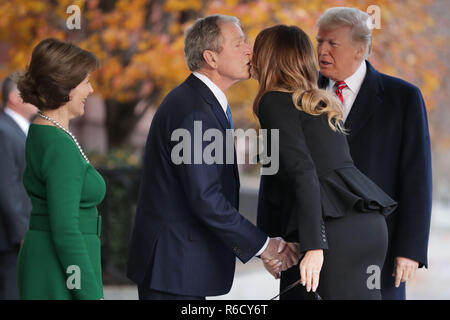 Washington, DC, USA. 04th Dec, 2018. Former first lady Laura Bush and former President George W. Bush greet President Donald Trump and first lady Melania Trump outside of Blair House December 04, 2018 in Washington, DC, USA. The Trumps were paying a condolence visit to the Bush family who are in Washington for former President George H.W. Bushs state funeral and related honors. Credit: Chip Somodevilla/Pool via CNP | usage worldwide Credit: dpa/Alamy Live News Stock Photo