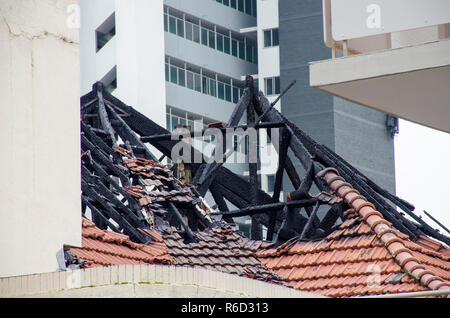 Sea Piint, Cape Town, South Africa. 5th Dec 2018. The fire broke out last night at the Beit Midrash Morasha synagogue in Arthur's Road. On Tuesday Night. Police are investigating. Credit: JOHNNY ARMSTEAD/Alamy Live News Stock Photo