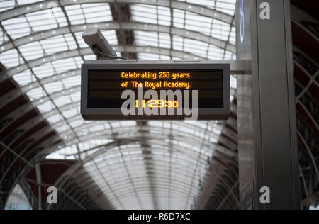 Paddington Station, London, UK. 5 December, 2018. The unveiling of one of Great Western Railway’s new Intercity Express Trains, dedicated to Royal Academy of Arts founder and world-renowned painter Sir Joshua Reynolds PRA, is cancelled on Platform 8 at Paddington Station, just five days before the Royal Academy celebrates its 250th birthday on 10 December. The train was due to be unveiled by Christopher Le Brun, President, Royal Academy of Arts at a special ceremony but cancelled as the train did not appear. Credit: Malcolm Park/Alamy Live News. Stock Photo